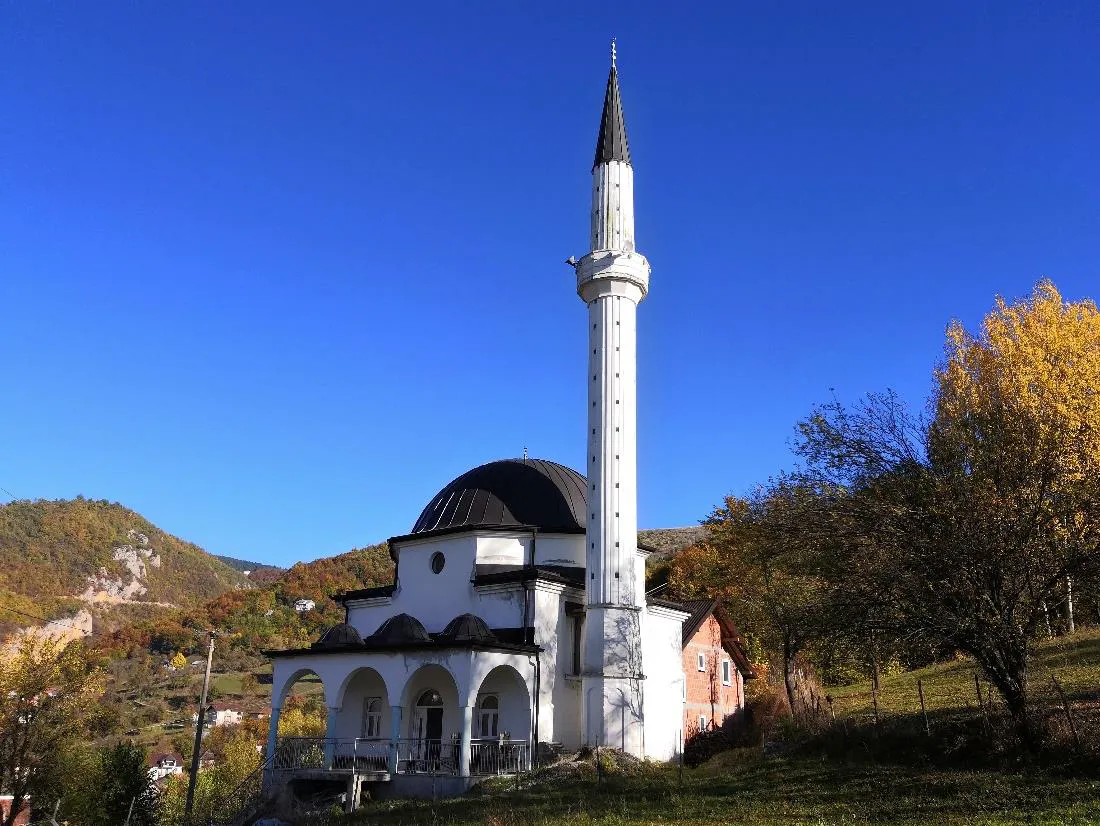 Džamija u Trpezima Petnjica