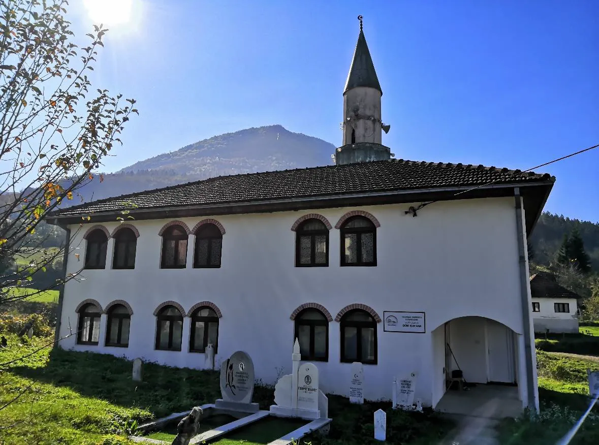 Džamija u Loznoj Bijelo Polje