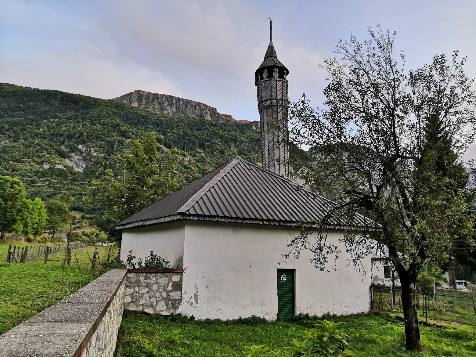 Džamija u Gornjem Vusanju Gusinje